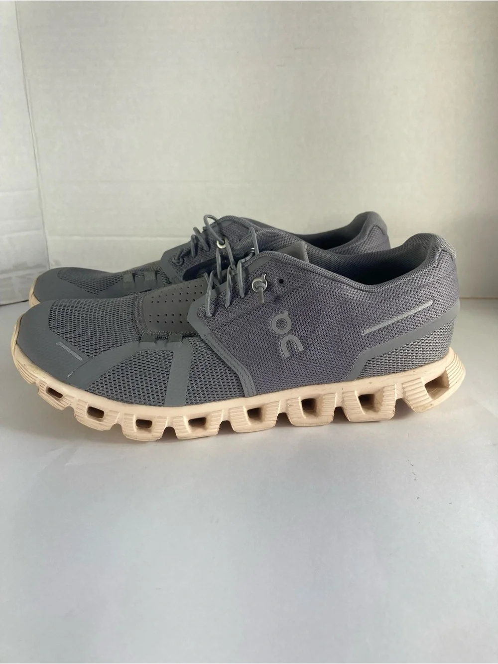 ON Cloud 5 Zinc Shell Womens 10 Gray Athletic Shoes Lightweight Breathable